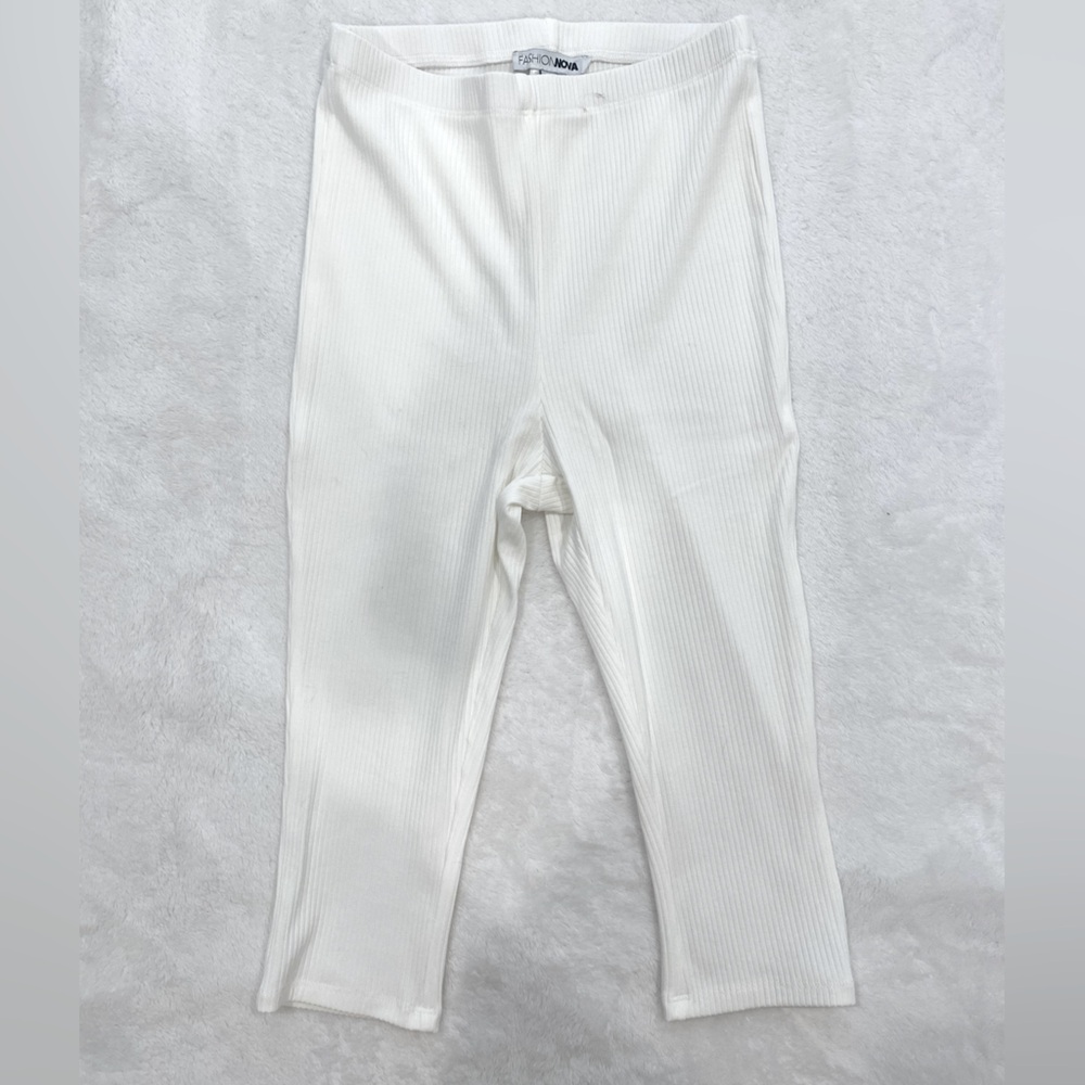 2-Piece Crop Top Capri Leggings Set - Picture 5 of 5